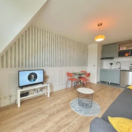 Sea View Studio, Fully-equipped, Tv & Wifi